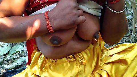 Indian girl getting her pussy fucked in the village
