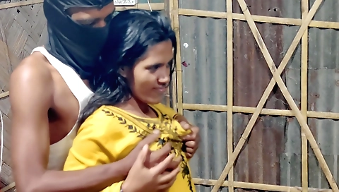 Indian brunette fuck video with her hubby and husband
