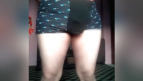 Sexy amateur video showing her body in different poses
