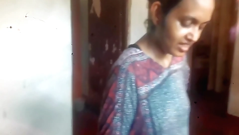 Indian maid is cooking a lot and suckling on a dick