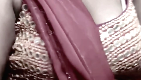 Indian mature aunty opens bra to her man and she is happy