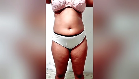 Sexy indian solo video with a sexy face and a good ass