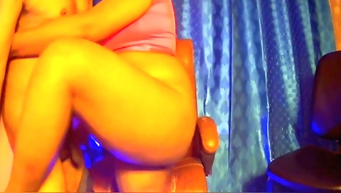 Indian girl shows her curves and sucks her boyfriend