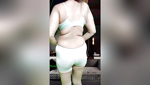 Steffi is a hot amateur porn video that looks great