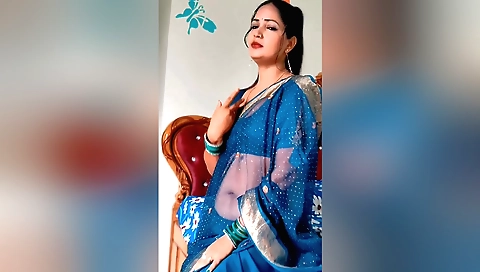 Indian solo girl masturbates on the train in the toilet