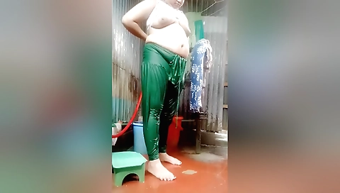 I'm showing myself naked on a webcam and masturbating