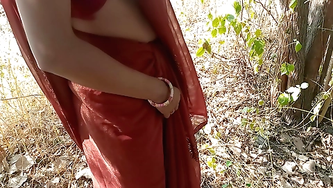 Very sexy chick riding a bike in amateur outdoor pov