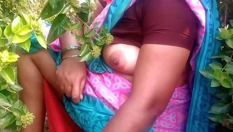 chubby chick in the rain with no condom she fucks it