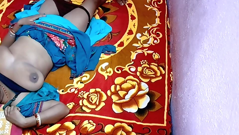 Indian brunette bhabhi fucking her friend on Valentine day