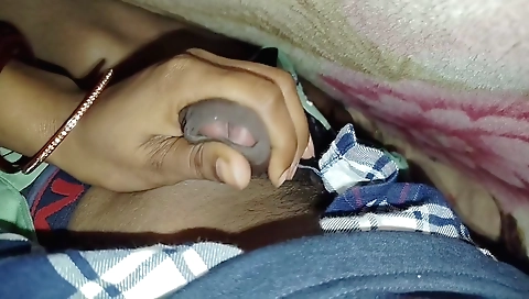 Handjob with a gorgeous amateur video with a lovely babe