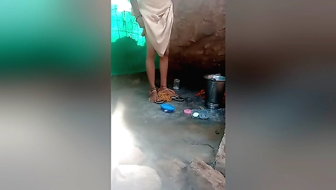 Indian hottie with big boobs naked in bath in hot desi video