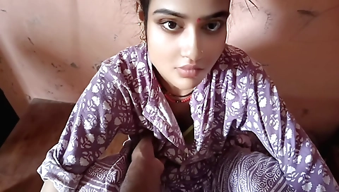 Indian beauty exposing her lips and pussy in hd porn video