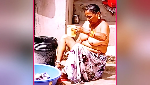 Hot indian granny getting creampie in her hairy pussy