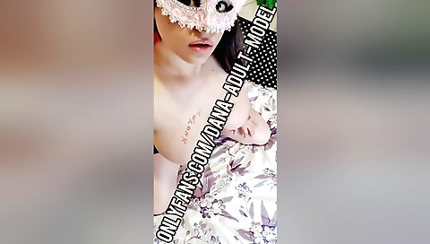 Beautiful amateur brunette gets her pussy stretched