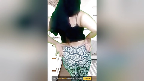 Amateur housewife enjoys cumming in her homemade sex tape