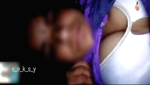 Indian brunette masturbating and taking a bath in the bedroom