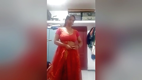 Bhabhi shows her big boobs and ass in this solo vid