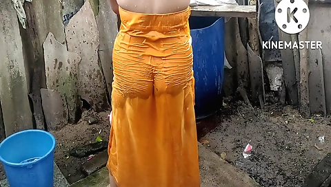 Indian amateur with big ass and big tits is riding