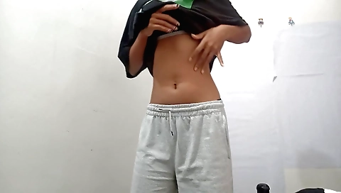 Indian solo female shows her natural boobs and nice body