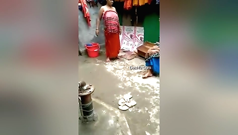 Amateurs beautiful indian beauty in bikini taking bath