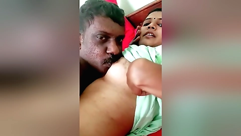 Indian porn star gets horny on her own in amateur video