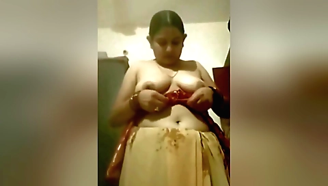 Indian brunette wife shows her body in sexy homemade clip