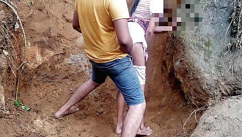Indian brunette outdoors sex video with big boobs 1995