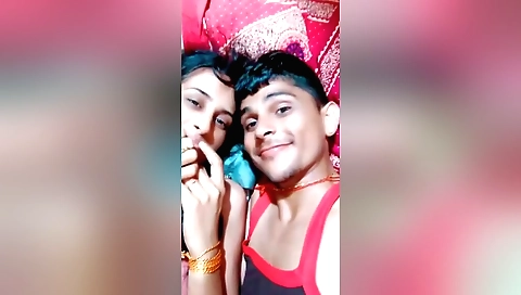 Indian cpl with big tits and curves making a cpl webcam video