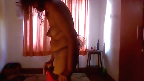 Solo female video showing the lovely Indian maid dressing in bed