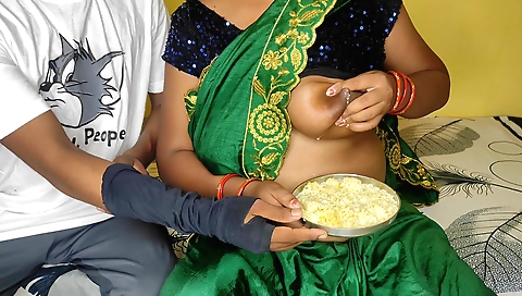 Indian amateur video showing a big ass and a big tits