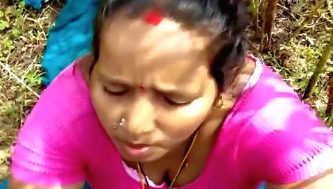 Indian woman gets her pussy licked by a man in the outdoor