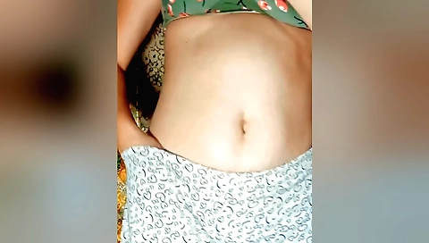 Indian babe has fun in her bedroom and enjoys the sex