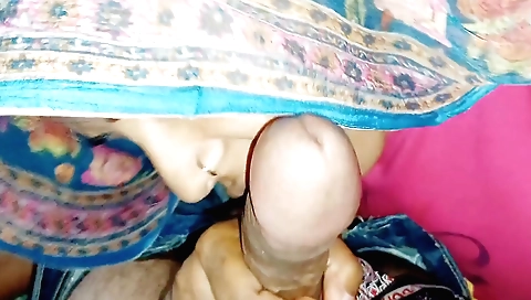 Indian amateur bhabhi sucks a big black cock in her mouth