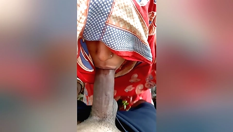 Indian babe is having a homemade handjob in backyard