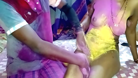 Indian girl with a big ass gets fucked in the morning