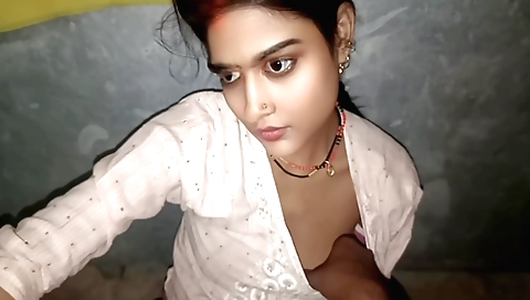 Indian brunette gets fucked hard and passionately in a homemade vid