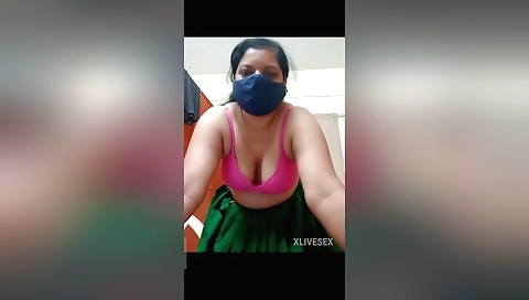 Shilpa aunty is a nude and sexy babe with a juicy pussy