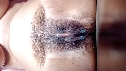 Indian beauty is showing her hairy body in amateur solo video