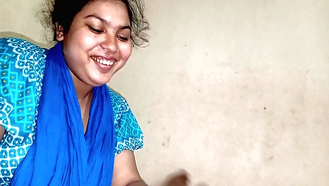 Indian brunette gets fucked on the cam in a hot sex vid