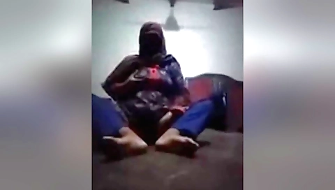 Hot solo video with a beautiful body and horny girl