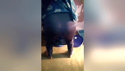 Indian amateur wife fucks her cunt in amateur porn video