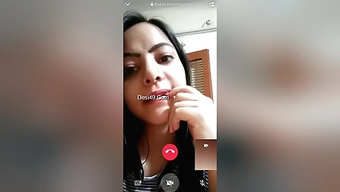 Indian beauty shows her sexy body in homemade solo video