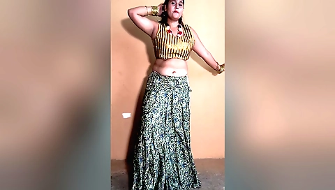 Indian babe is dancing and stretching in a homemade porn clip