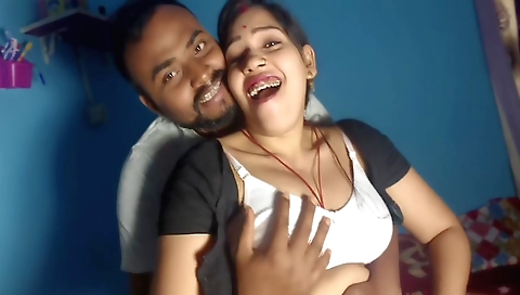 Indian girlfriend enjoys intimate sex with her lover