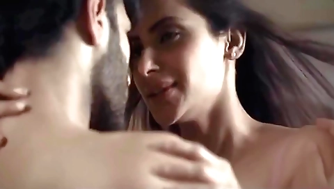 Subha rajput becomes a sexy babe in the bekabbo 2 video