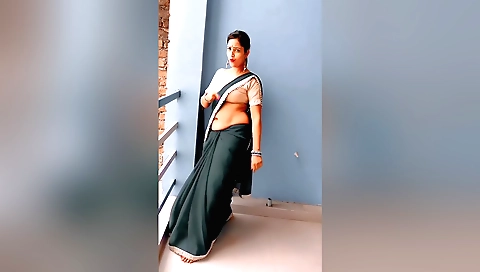 Indian stepmom has big tits and ass in homemade solo video