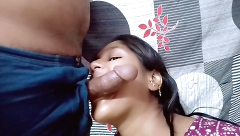 Indian brunette with a hot body enjoys the neighborhood