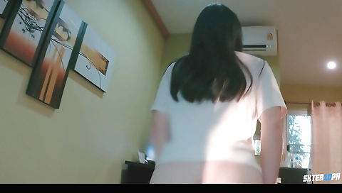 Amateur brunette pussy fucked with her fingers and then a dildo