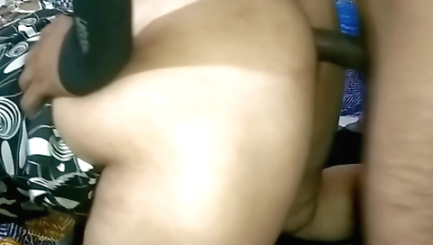 Indian babe with big ass making her ass glow in the daylight