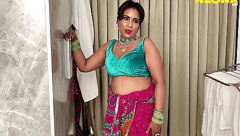Indian brunette with a perfect ass takes her boyfriend's dick
